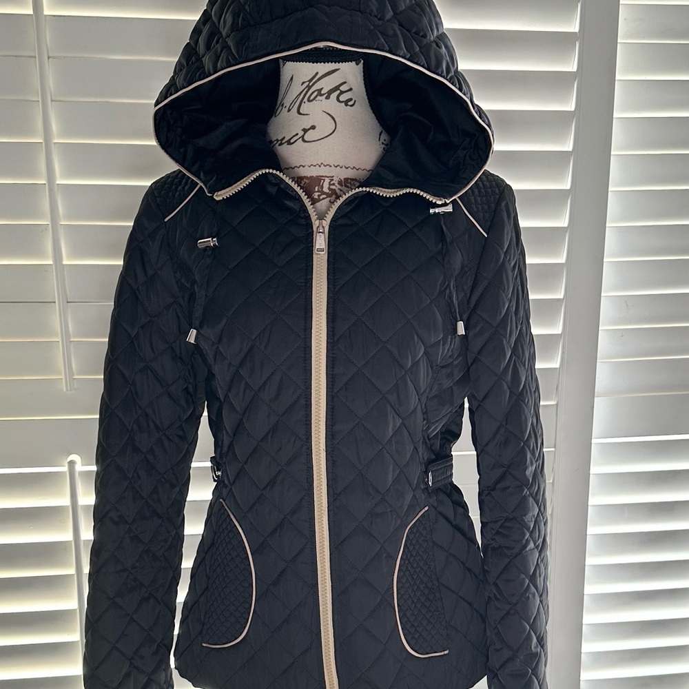 Nautica quilted puffer jacket in classic black with tan trim accents 🤍 - Picture 11 of 13